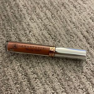 Anastasia Beverly Hills liquid lipstick in Ashton